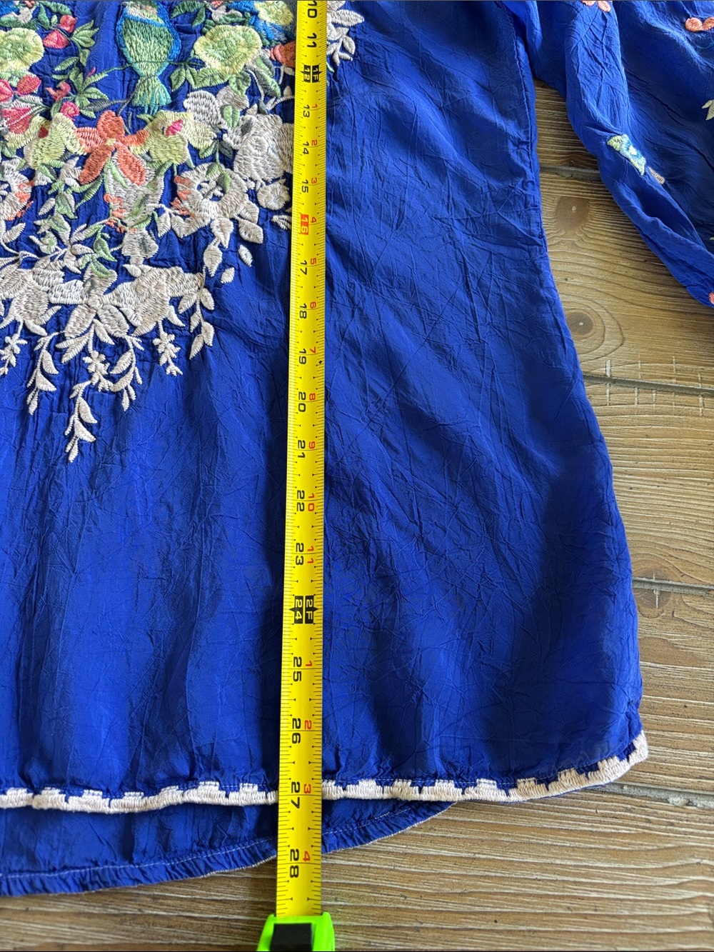 Johnny Was Cobalt Blue Embroidered V-Neck Tunic and a JW Bag - Picture 8 of 12